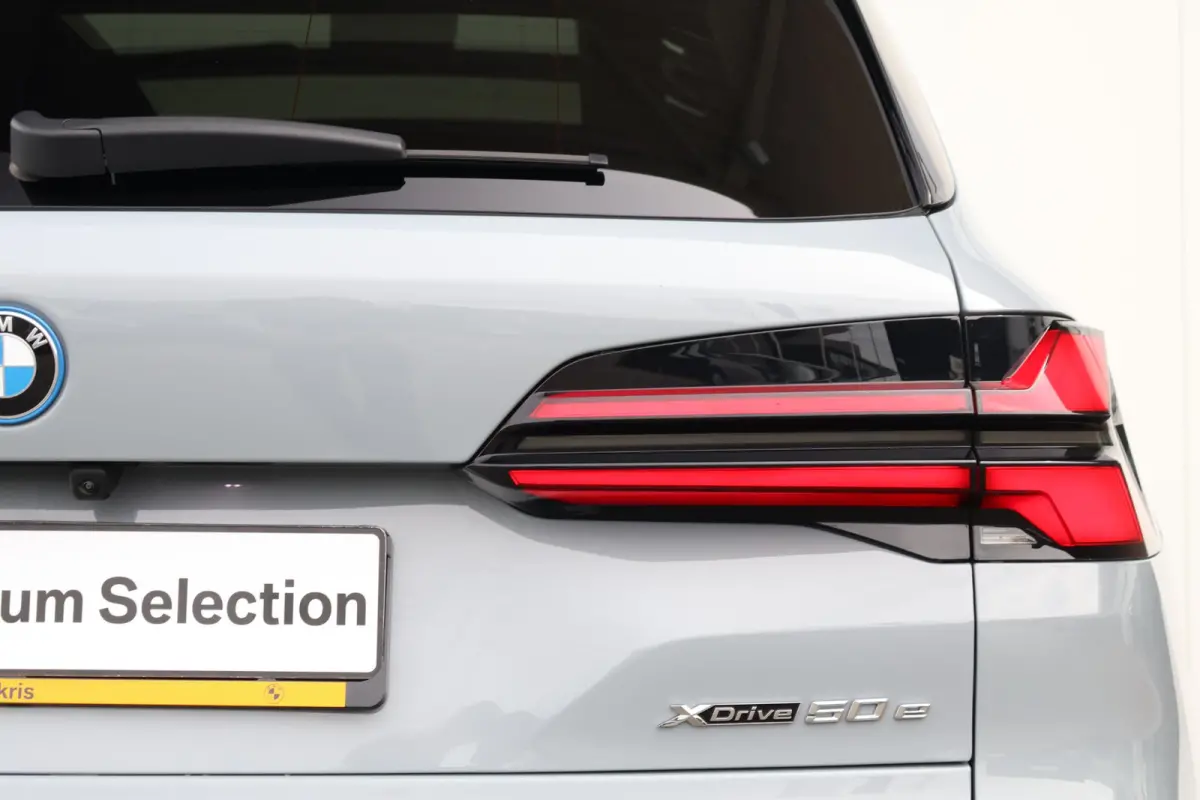 xDrive50e | SoH 100% | Sportpakket Pro | Skylounge | Comfort Stoelen | Driving Assistant Professional | Merino Leder |