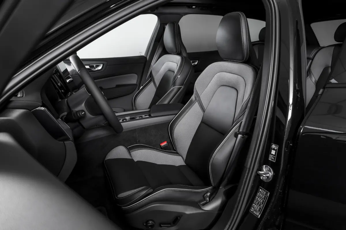 2.0 T6 Plug-in hybrid AWD Plus Black Edition | Harman/Kardon | S/K-Panodak | Dig. Cockpit | Adapt. Cruise | Elek. Klep | Stoel-+Stuurverw. | 360 Camera | NAV+App. Connect | ECC | LM 21" | 17
