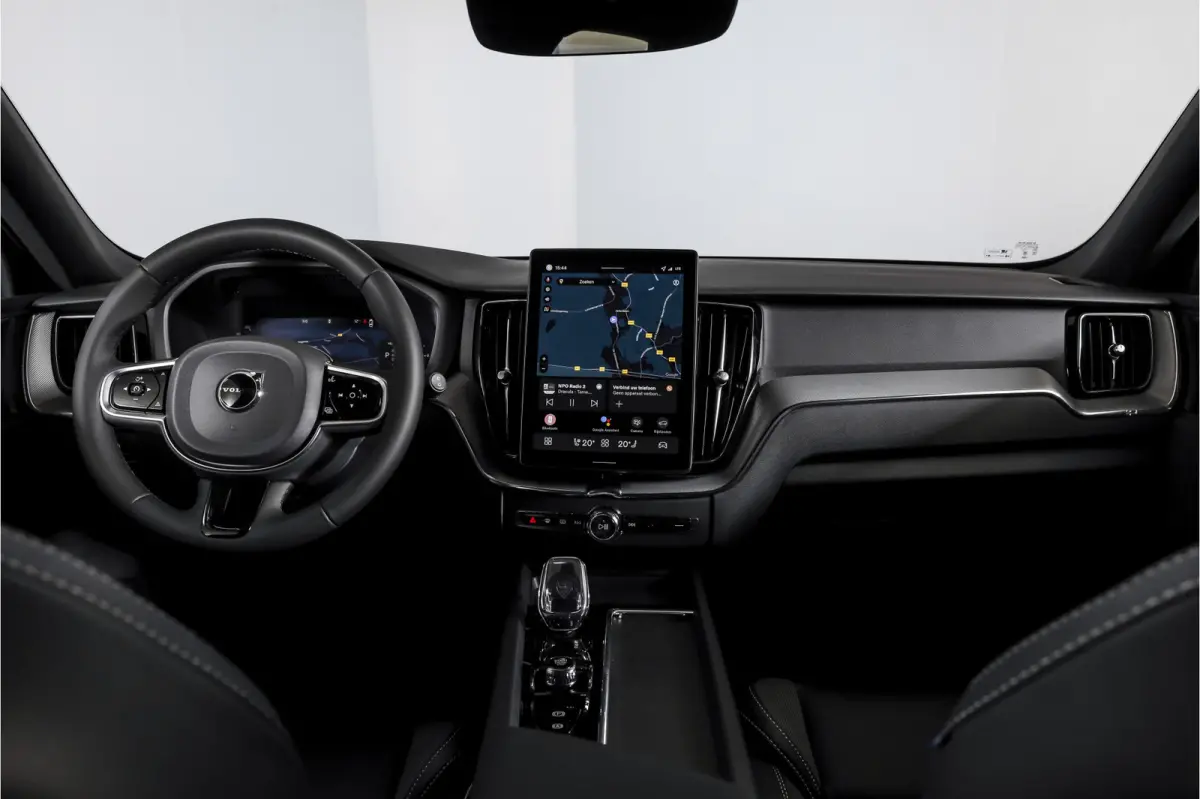 2.0 T6 Plug-in hybrid AWD Plus Black Edition | Harman/Kardon | S/K-Panodak | Dig. Cockpit | Adapt. Cruise | Elek. Klep | Stoel-+Stuurverw. | 360 Camera | NAV+App. Connect | ECC | LM 21" | 17