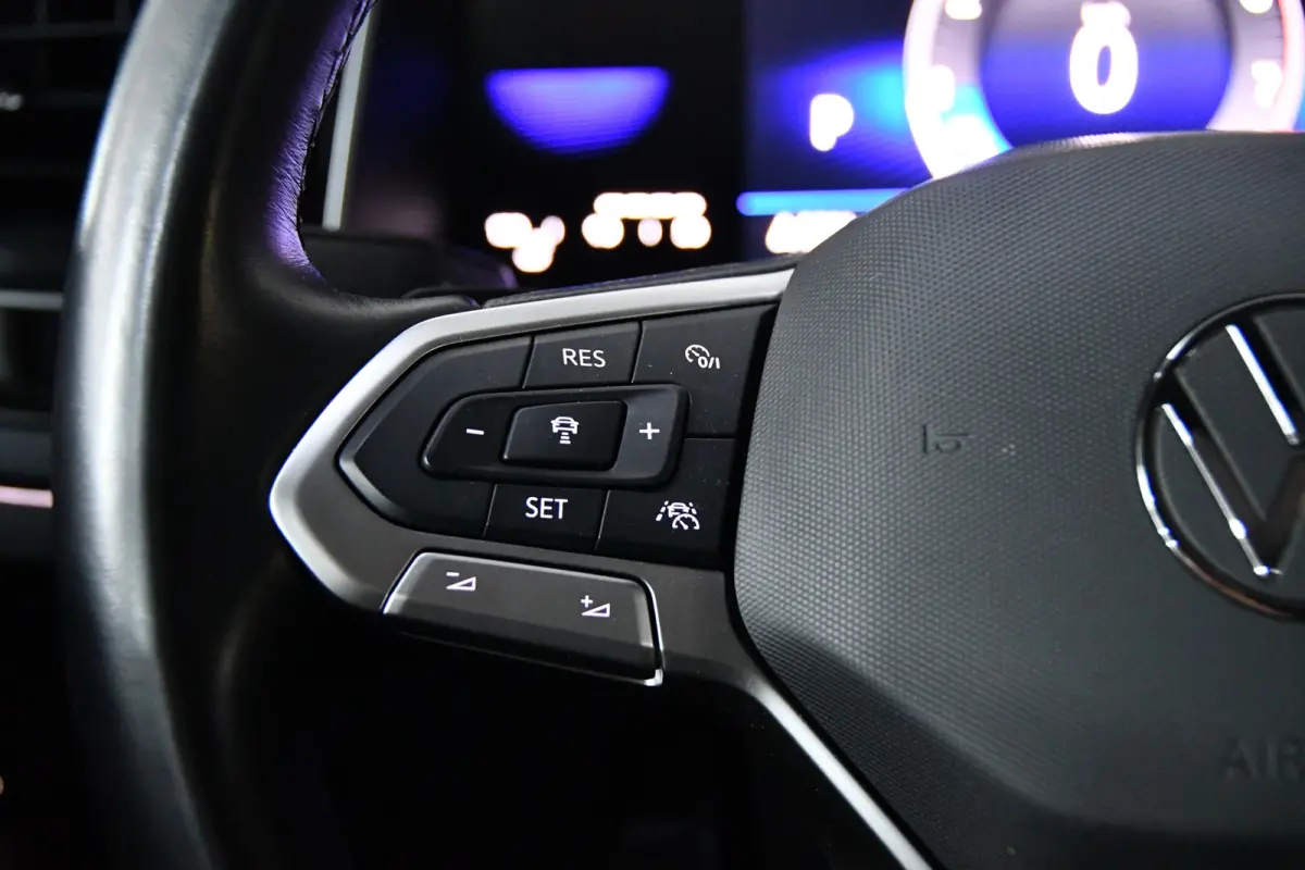 1.0 TSI R-Line, Full-options, Pano, Camera