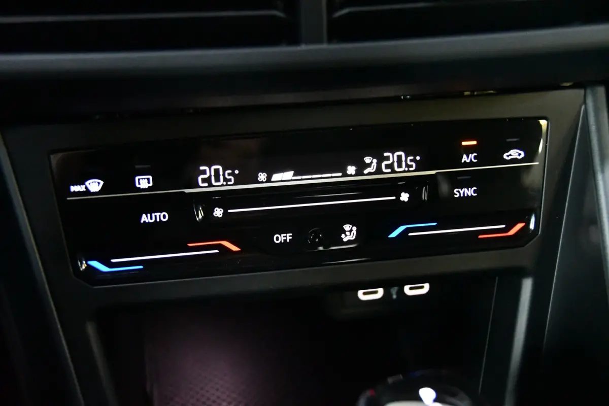 1.0 TSI R-Line, Full-options, Pano, Camera