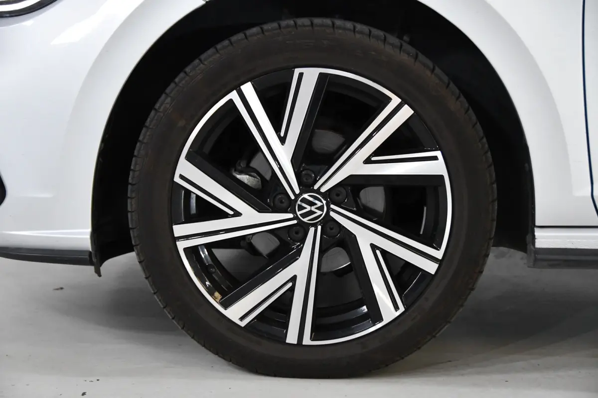 1.0 TSI R-Line, Full-options, Pano, Camera
