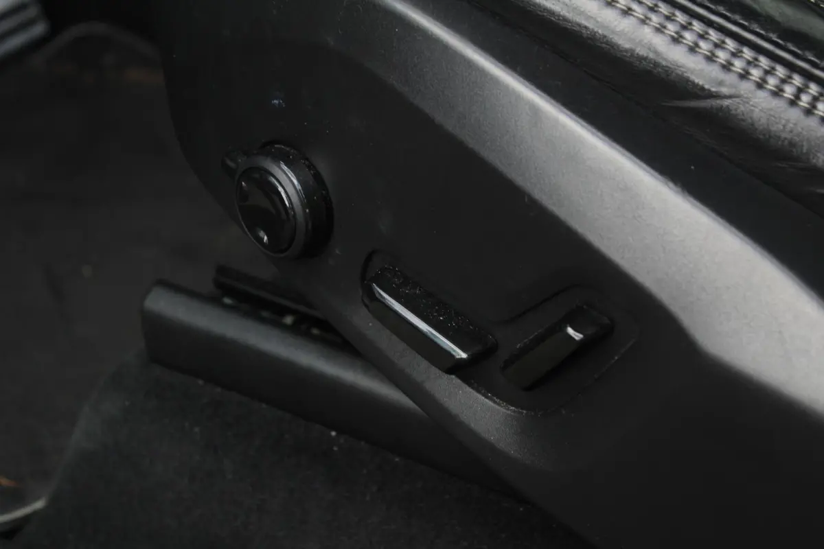 2.0 T8 Twin Engine AWD R-Design 7 P | Bowers & Wilkins | Panoramadak | Stoelkoeling | Luchtvering | Orrefors | Memory