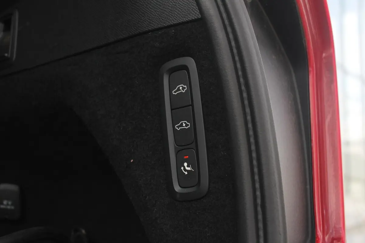 2.0 T8 Twin Engine AWD R-Design 7 P | Bowers & Wilkins | Panoramadak | Stoelkoeling | Luchtvering | Orrefors | Memory