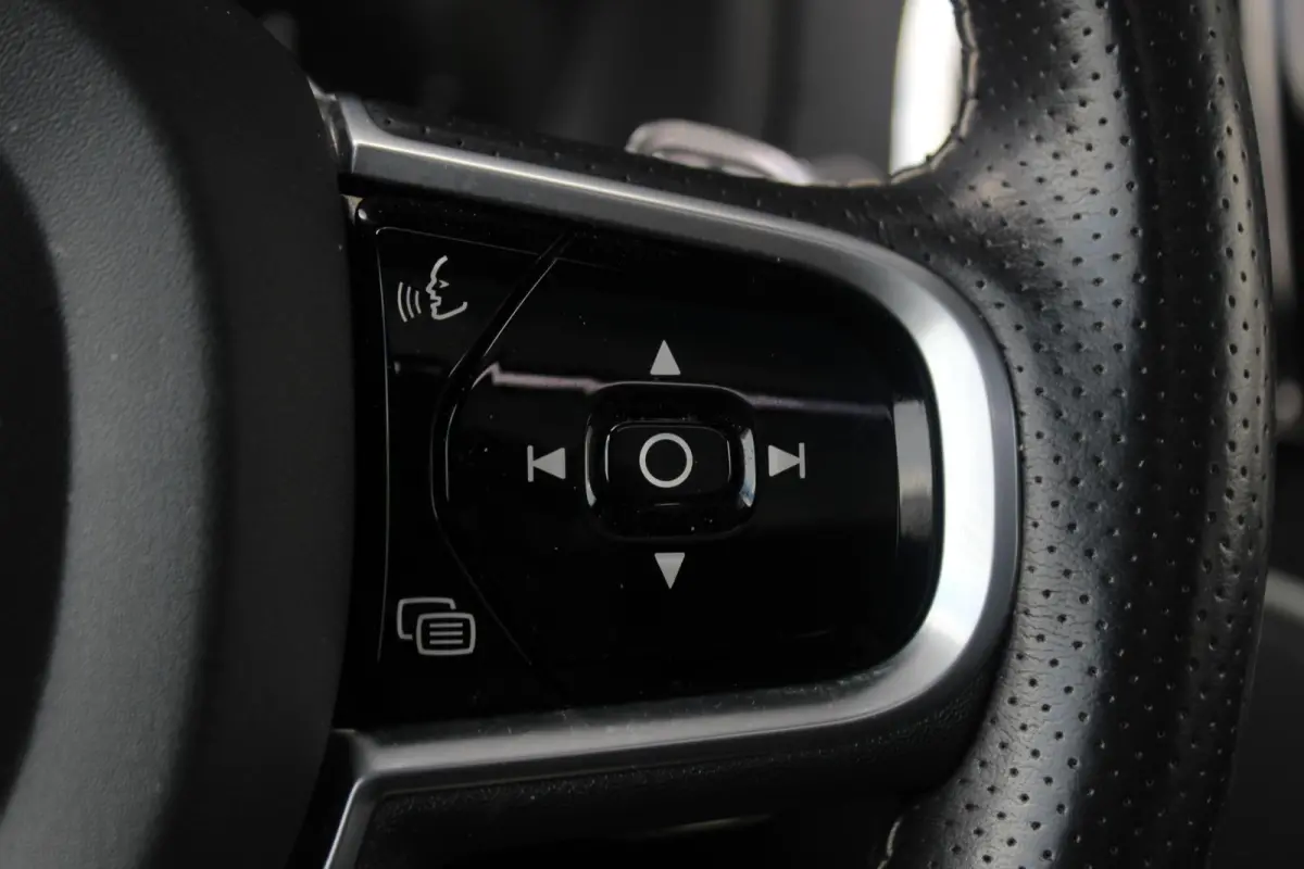 2.0 T8 Twin Engine AWD R-Design 7 P | Bowers & Wilkins | Panoramadak | Stoelkoeling | Luchtvering | Orrefors | Memory