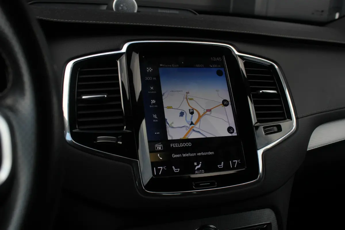 2.0 T8 Twin Engine AWD R-Design 7 P | Bowers & Wilkins | Panoramadak | Stoelkoeling | Luchtvering | Orrefors | Memory