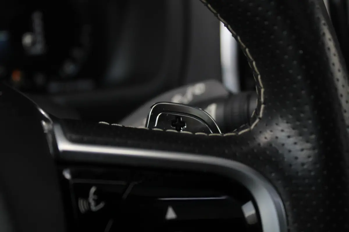 2.0 T8 Twin Engine AWD R-Design 7 P | Bowers & Wilkins | Panoramadak | Stoelkoeling | Luchtvering | Orrefors | Memory