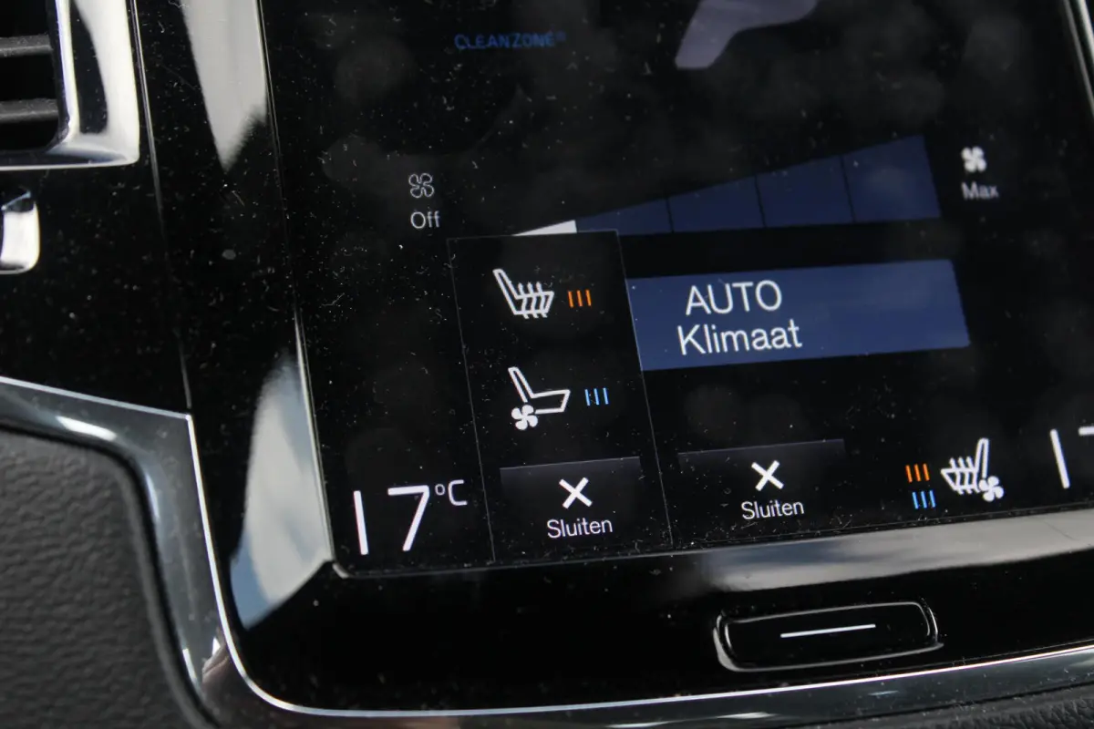 2.0 T8 Twin Engine AWD R-Design 7 P | Bowers & Wilkins | Panoramadak | Stoelkoeling | Luchtvering | Orrefors | Memory