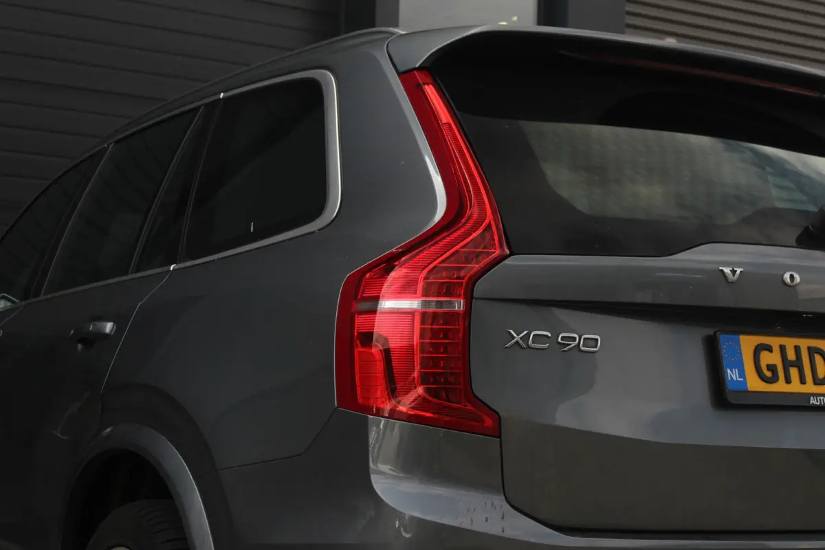 2.0 T8 Twin Engine AWD R-Design 7 P | Bowers & Wilkins | Panoramadak | Stoelkoeling | Luchtvering | Orrefors | Memory