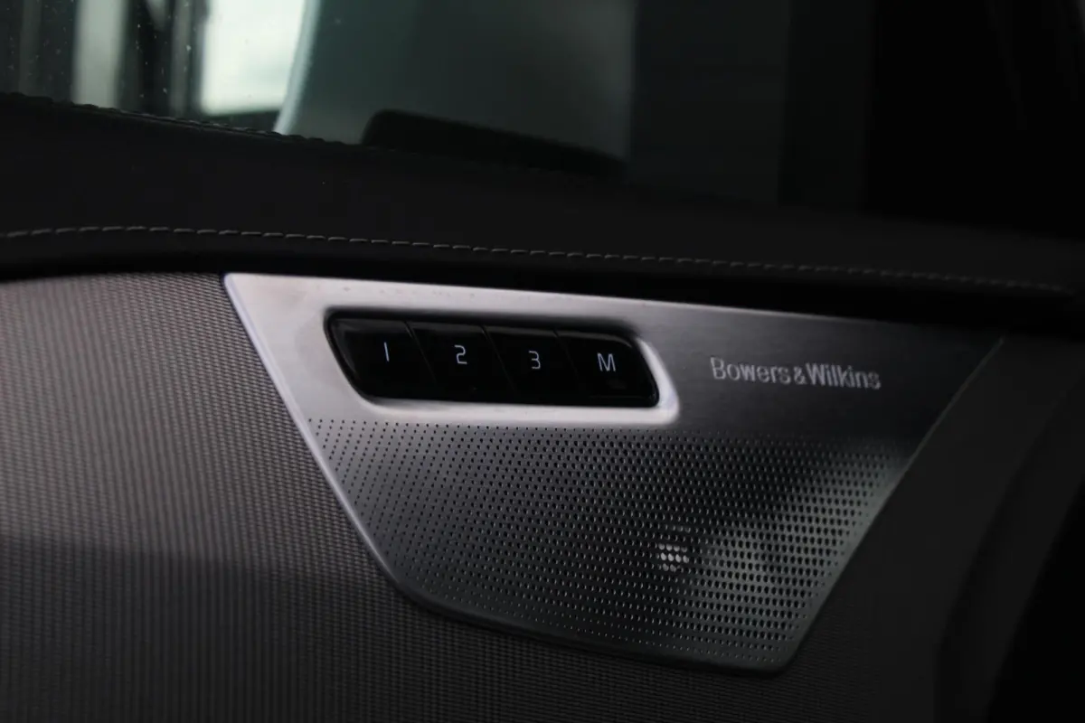 2.0 T8 Twin Engine AWD R-Design 7 P | Bowers & Wilkins | Panoramadak | Stoelkoeling | Luchtvering | Orrefors | Memory