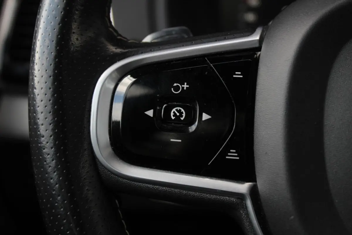 2.0 T8 Twin Engine AWD R-Design 7 P | Bowers & Wilkins | Panoramadak | Stoelkoeling | Luchtvering | Orrefors | Memory