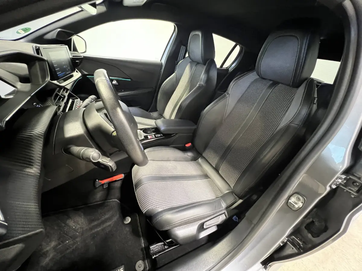 1.2 Turbo GT | Navigatie/Android/Apple Carplay | Adaptive Cruise control | Dealer onderhouden | PDC V+A | Achteruitrijcamera | LMV 17'' | Afn. trekhaak | Climate Control
