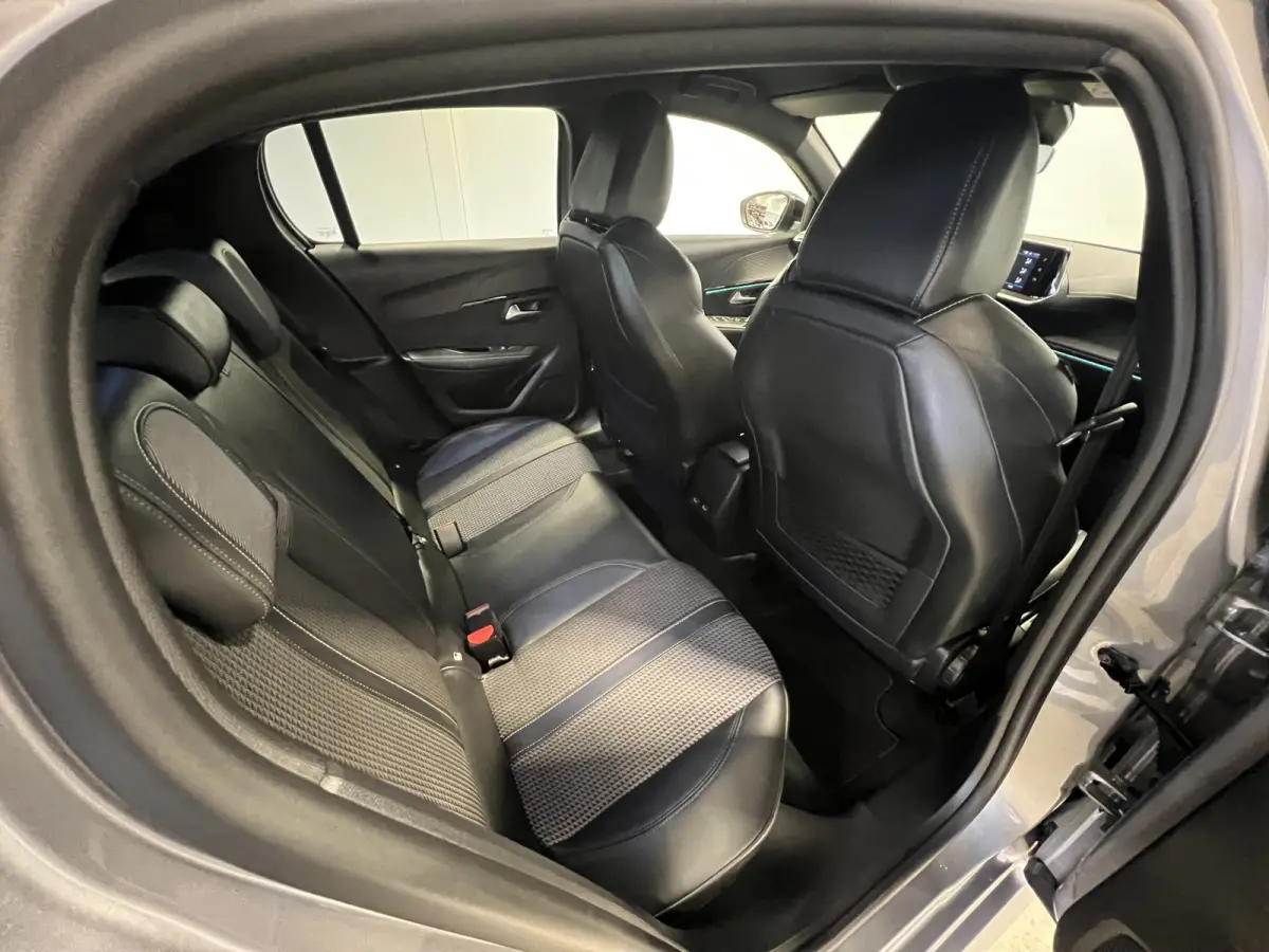 1.2 Turbo GT | Navigatie/Android/Apple Carplay | Adaptive Cruise control | Dealer onderhouden | PDC V+A | Achteruitrijcamera | LMV 17'' | Afn. trekhaak | Climate Control
