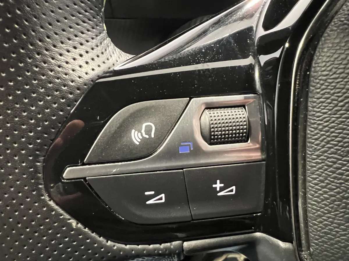1.2 Turbo GT | Navigatie/Android/Apple Carplay | Adaptive Cruise control | Dealer onderhouden | PDC V+A | Achteruitrijcamera | LMV 17'' | Afn. trekhaak | Climate Control