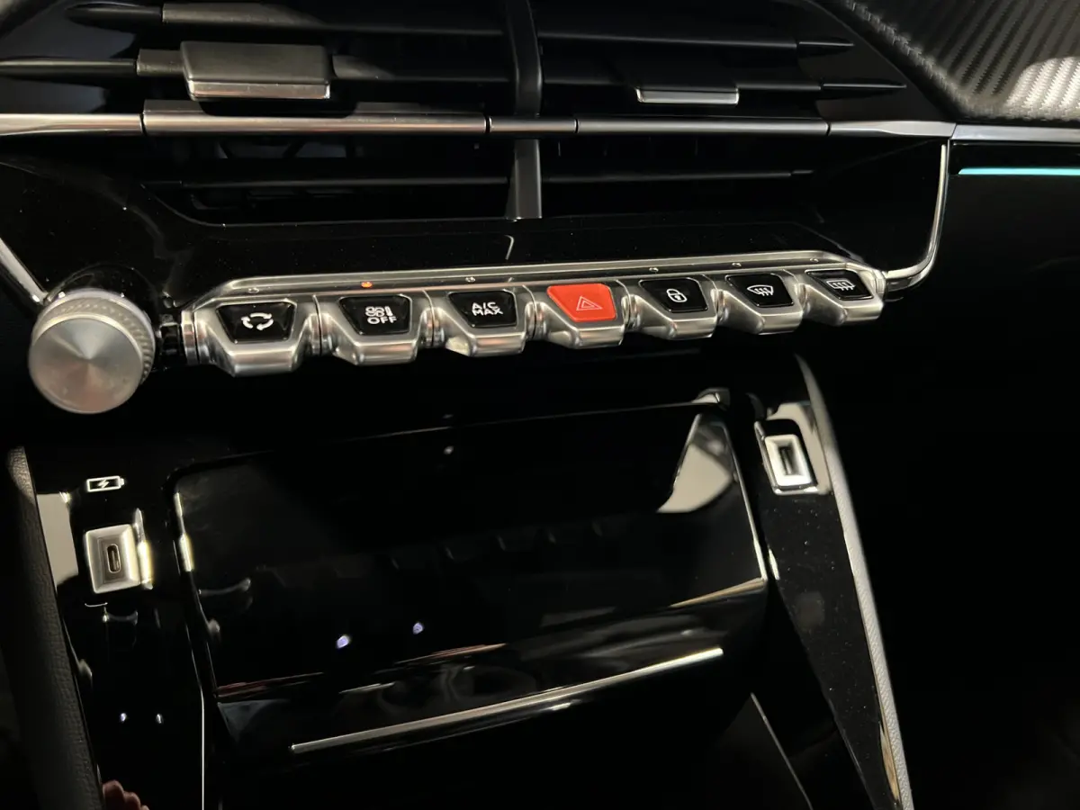1.2 Turbo GT | Navigatie/Android/Apple Carplay | Adaptive Cruise control | Dealer onderhouden | PDC V+A | Achteruitrijcamera | LMV 17'' | Afn. trekhaak | Climate Control