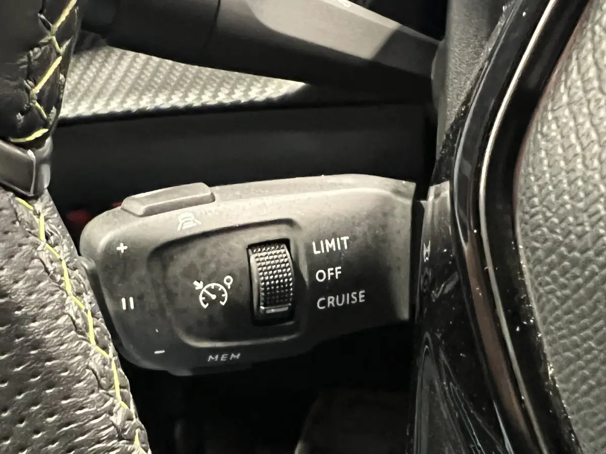 1.2 Turbo GT | Navigatie/Android/Apple Carplay | Adaptive Cruise control | Dealer onderhouden | PDC V+A | Achteruitrijcamera | LMV 17'' | Afn. trekhaak | Climate Control