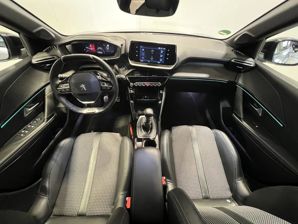 1.2 Turbo GT | Navigatie/Android/Apple Carplay | Adaptive Cruise control | Dealer onderhouden | PDC V+A | Achteruitrijcamera | LMV 17'' | Afn. trekhaak | Climate Control