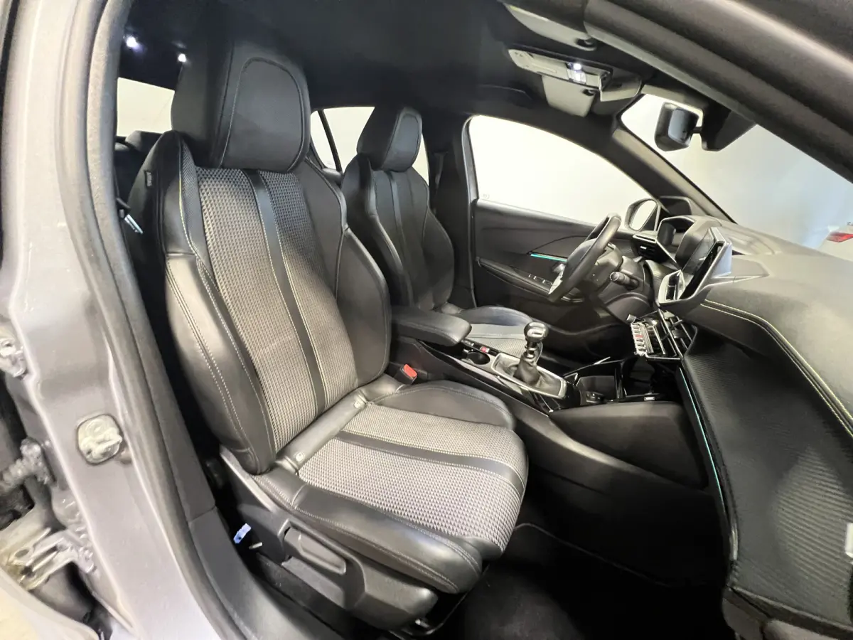 1.2 Turbo GT | Navigatie/Android/Apple Carplay | Adaptive Cruise control | Dealer onderhouden | PDC V+A | Achteruitrijcamera | LMV 17'' | Afn. trekhaak | Climate Control