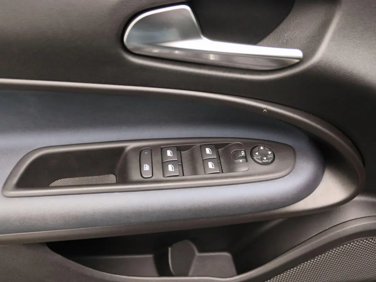 1.2 Turbo Hybrid Ibrida | Apple Carplay/Android Auto | Parkeersensoren | Climate Control | Cruise Control | Lichtmetalen Velgen |