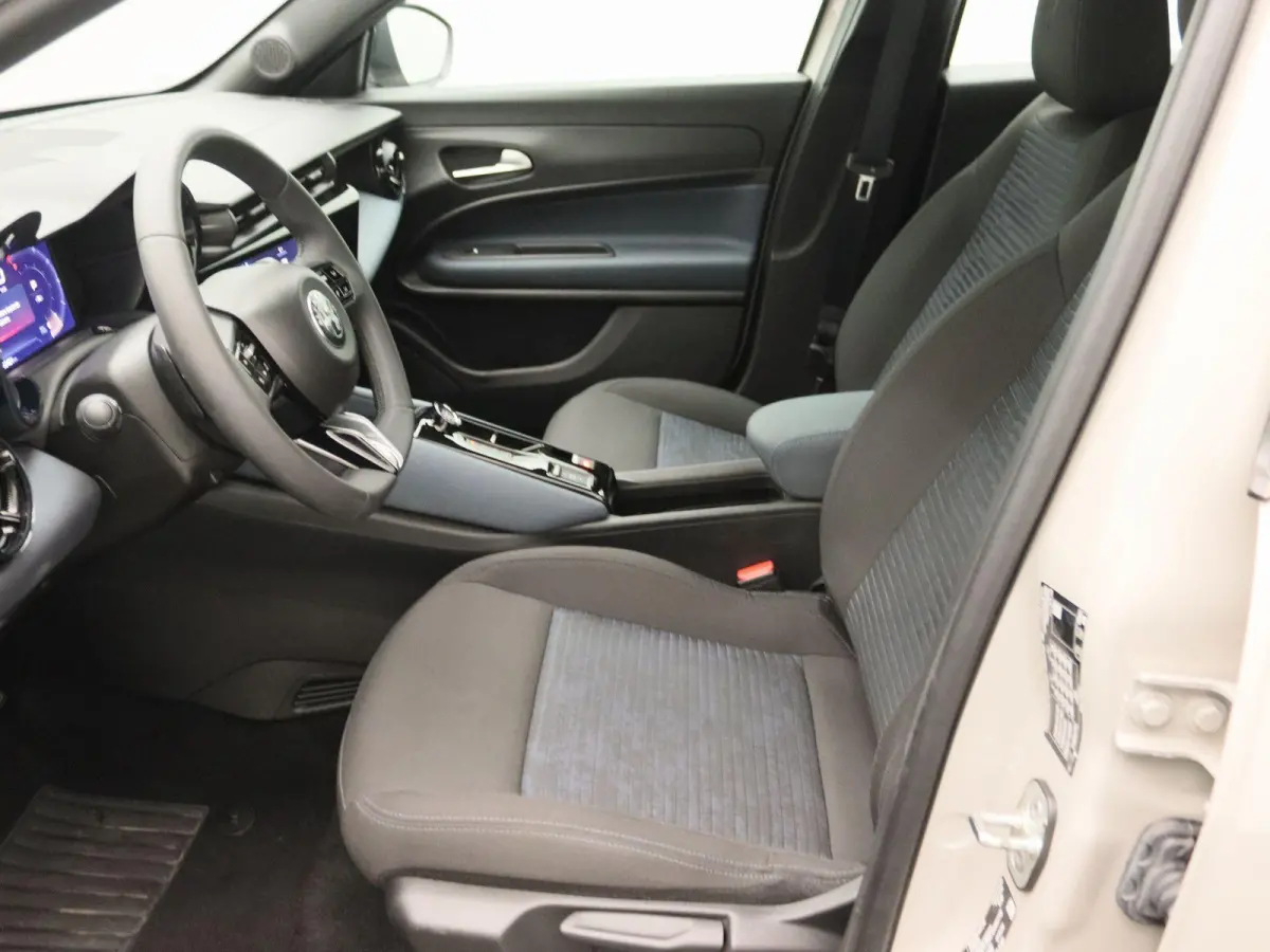1.2 Turbo Hybrid Ibrida | Apple Carplay/Android Auto | Parkeersensoren | Climate Control | Cruise Control | Lichtmetalen Velgen |
