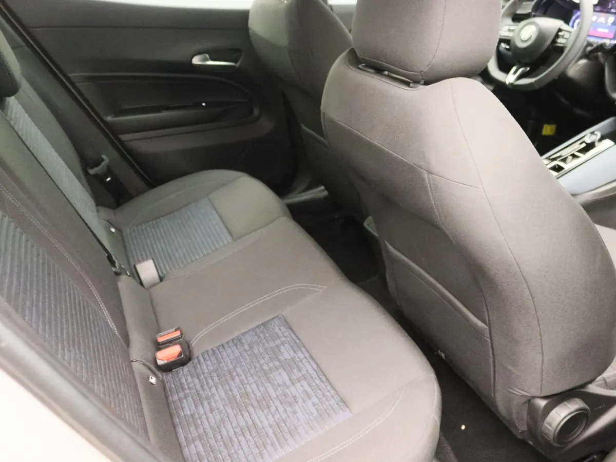 1.2 Turbo Hybrid Ibrida | Apple Carplay/Android Auto | Parkeersensoren | Climate Control | Cruise Control | Lichtmetalen Velgen |