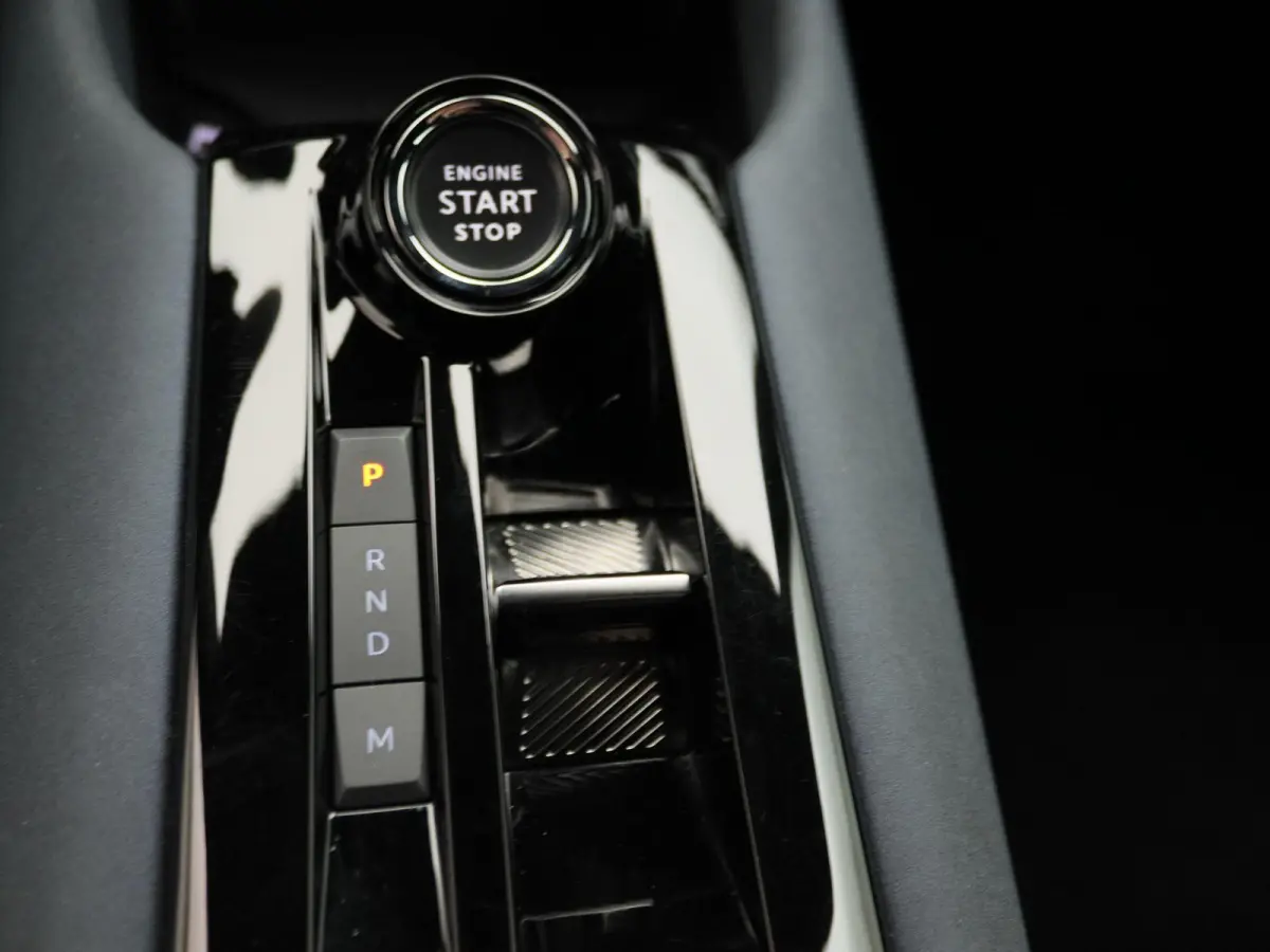 1.2 Turbo Hybrid Ibrida | Apple Carplay/Android Auto | Parkeersensoren | Climate Control | Cruise Control | Lichtmetalen Velgen |