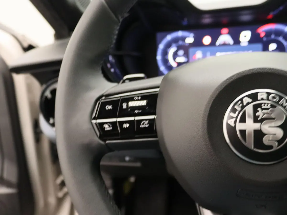 1.2 Turbo Hybrid Ibrida | Apple Carplay/Android Auto | Parkeersensoren | Climate Control | Cruise Control | Lichtmetalen Velgen |