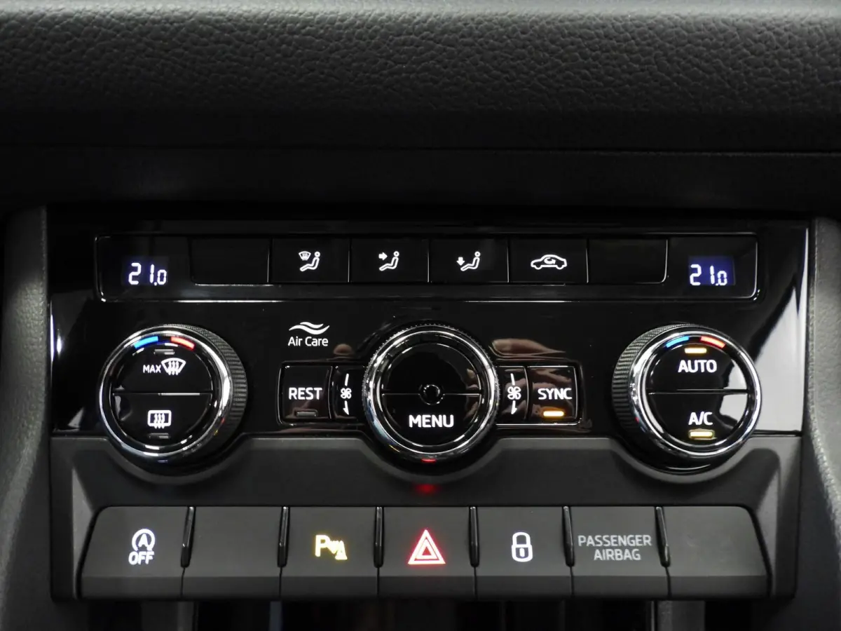 1.5 TSI Business Edition 7-Pers. NAVI/CLIMA/ADAPT.CRUISE/TREKH./18"LMV!