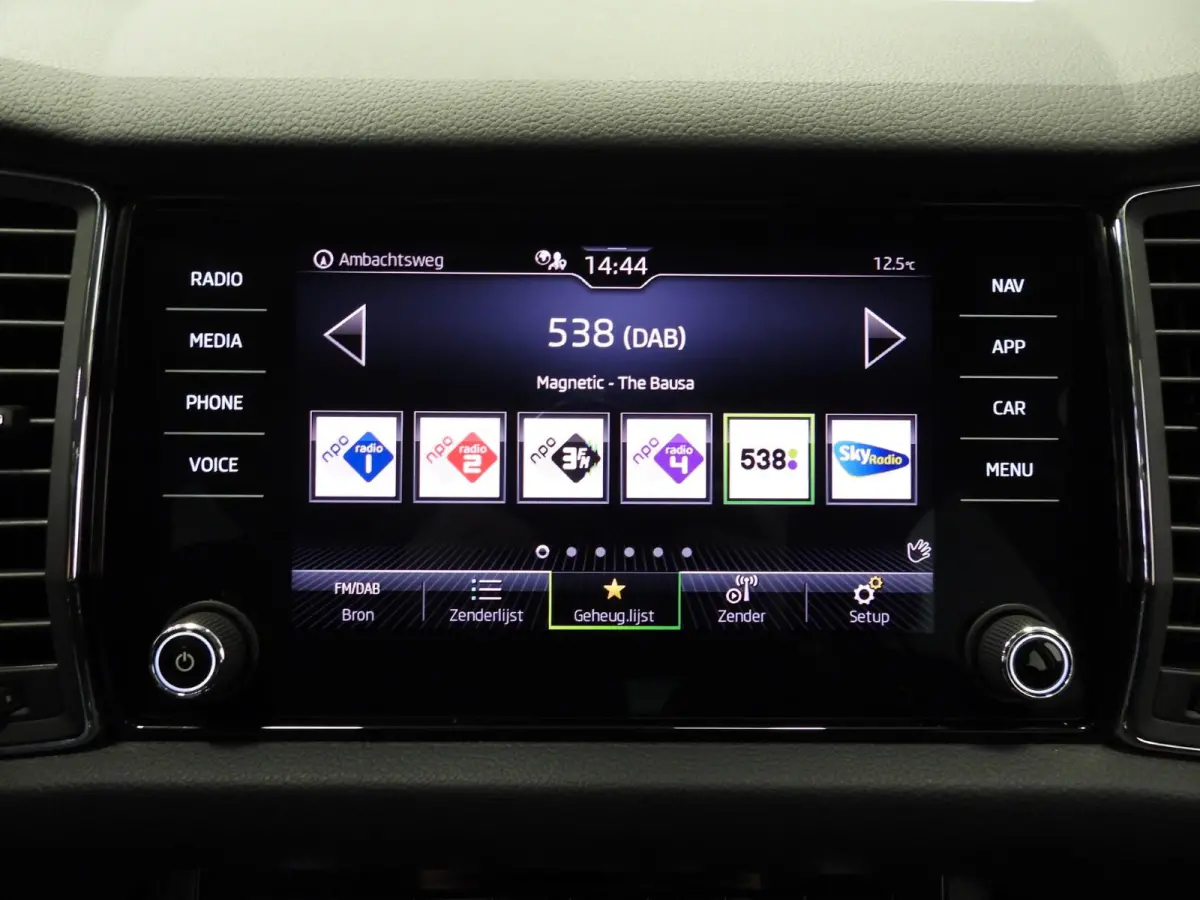 1.5 TSI Business Edition 7-Pers. NAVI/CLIMA/ADAPT.CRUISE/TREKH./18"LMV!