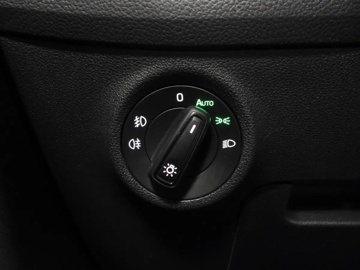 1.5 TSI Business Edition 7-Pers. NAVI/CLIMA/ADAPT.CRUISE/TREKH./18"LMV!