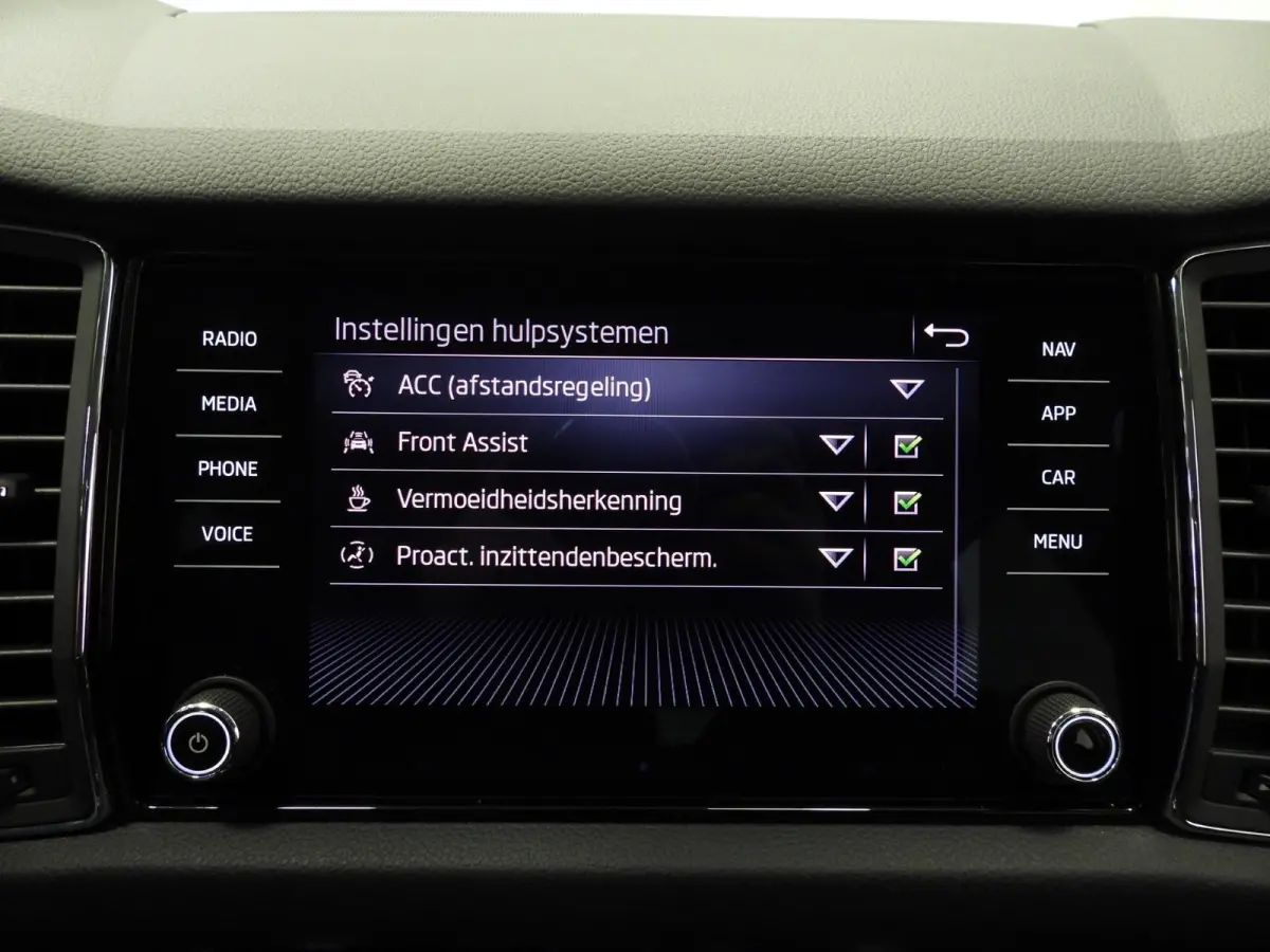 1.5 TSI Business Edition 7-Pers. NAVI/CLIMA/ADAPT.CRUISE/TREKH./18"LMV!