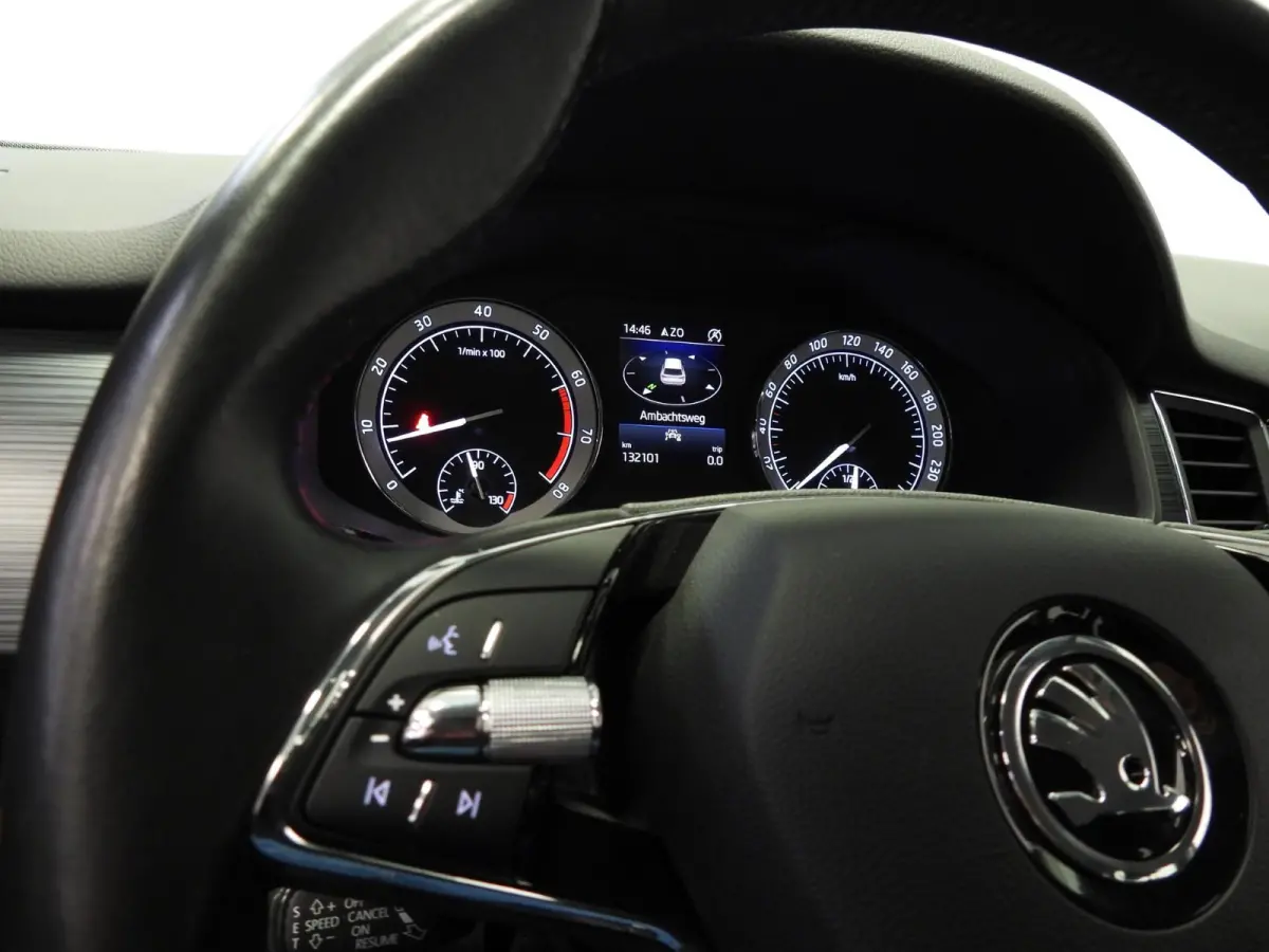 1.5 TSI Business Edition 7-Pers. NAVI/CLIMA/ADAPT.CRUISE/TREKH./18"LMV!