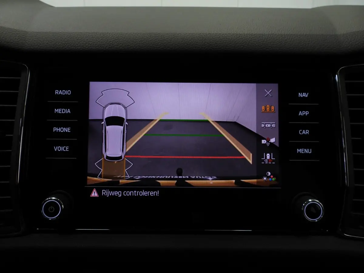 1.5 TSI Business Edition 7-Pers. NAVI/CLIMA/ADAPT.CRUISE/TREKH./18"LMV!