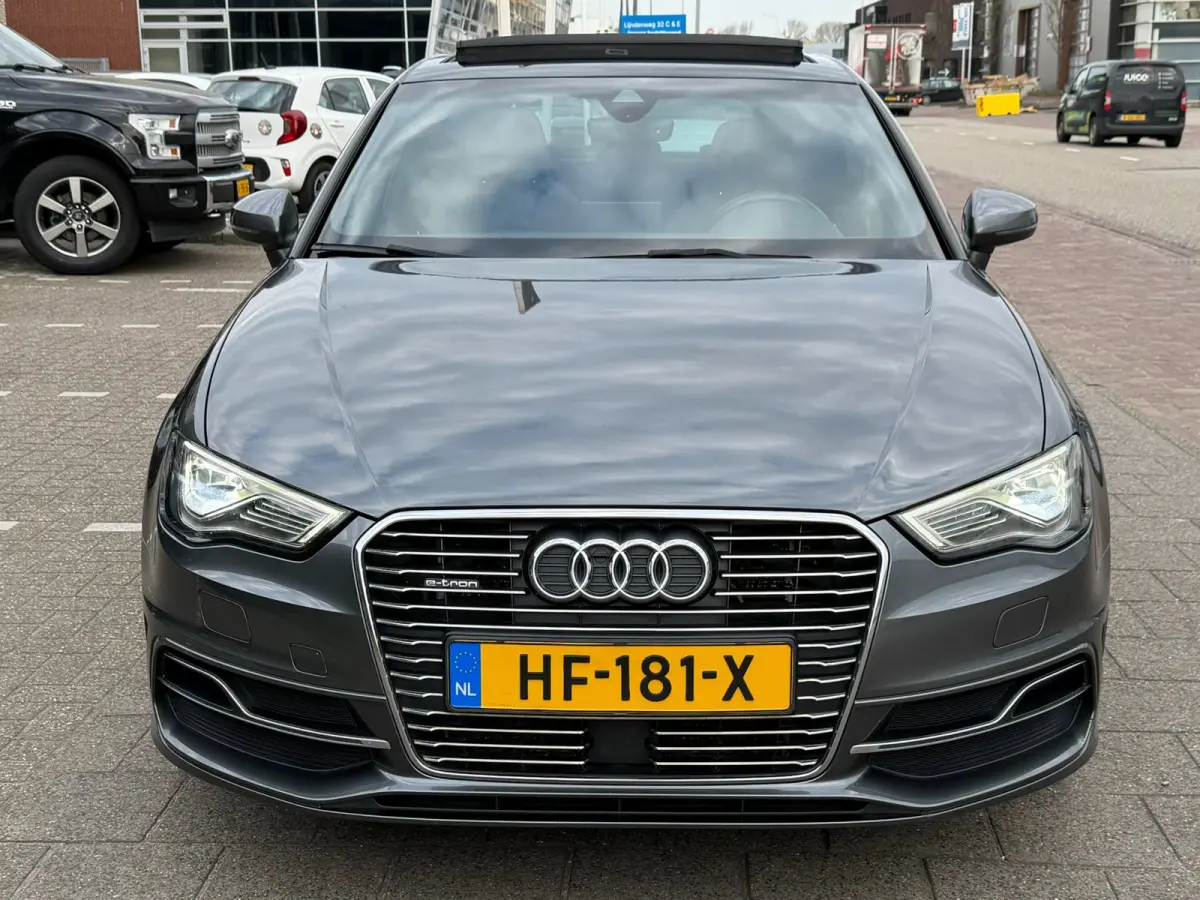 1.4 e-tron PHEV Ambition Pro Line plus l PANO