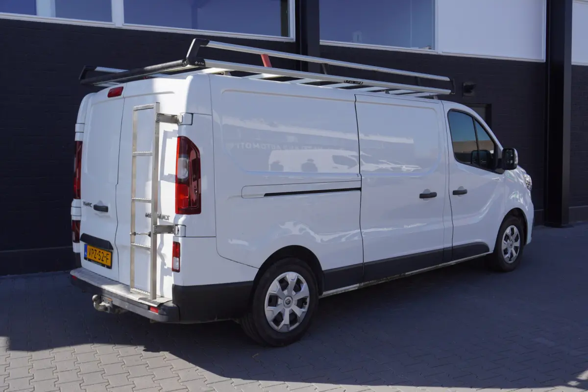 2.0 dCi 110PK L2 EURO 6 - Airco - Cruise - Trekhaak - € 15.900,- Excl.