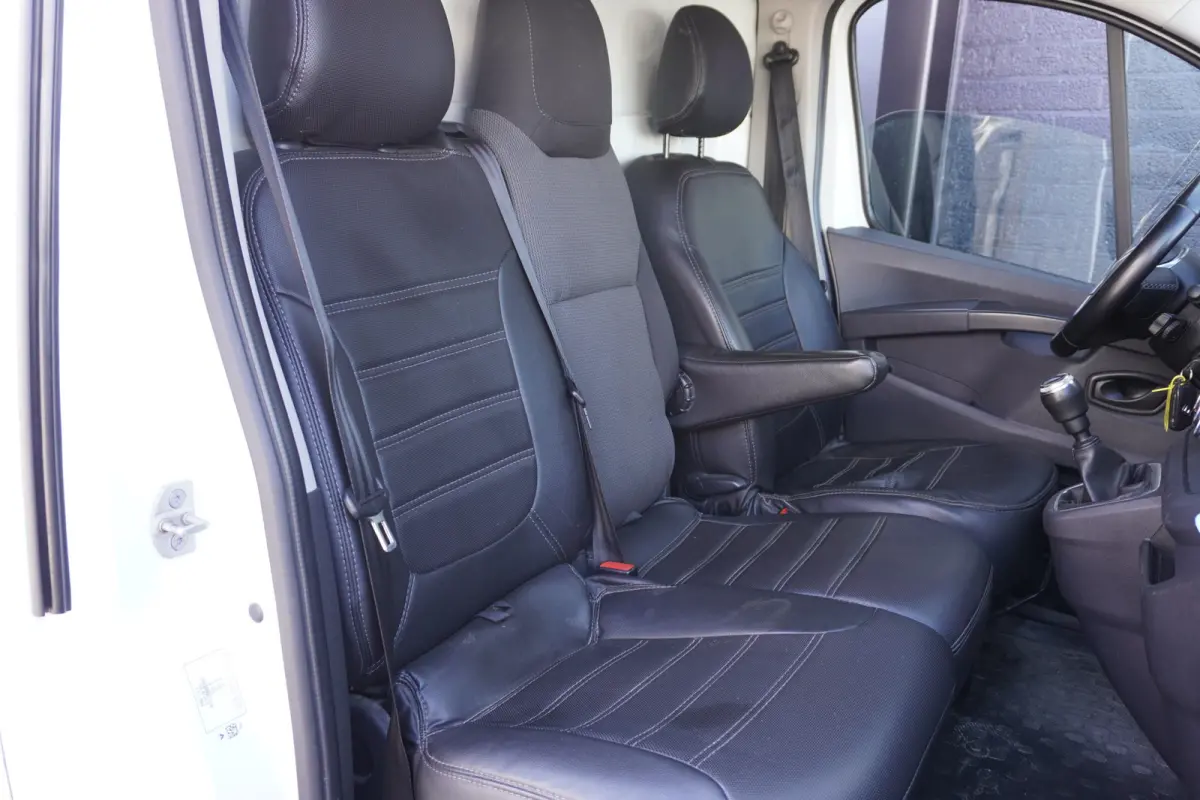 2.0 dCi 110PK L2 EURO 6 - Airco - Cruise - Trekhaak - € 15.900,- Excl.