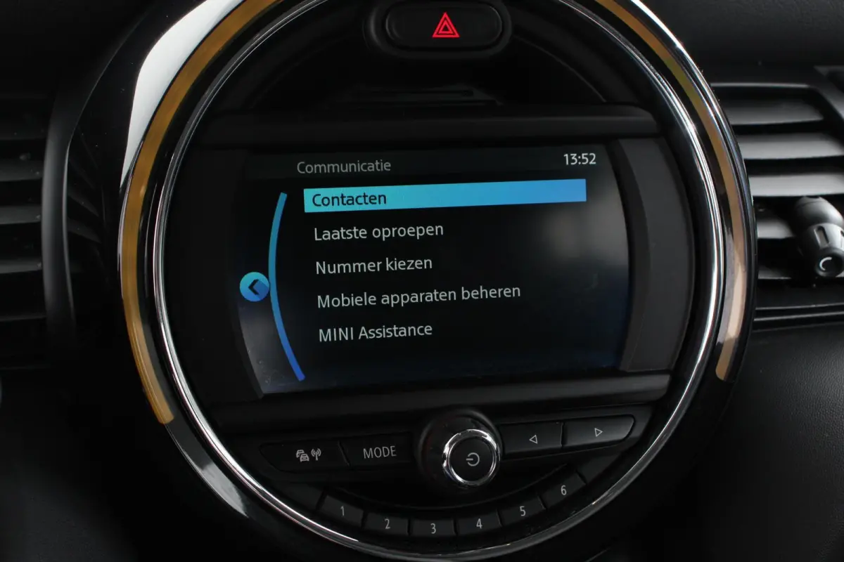 one 1.5 Automaat One Pepper Matrix Led koplampen Climate Control Parkeersensoren Cruise Control Adaptive Stoelverwarming Union Jack lampen Camera