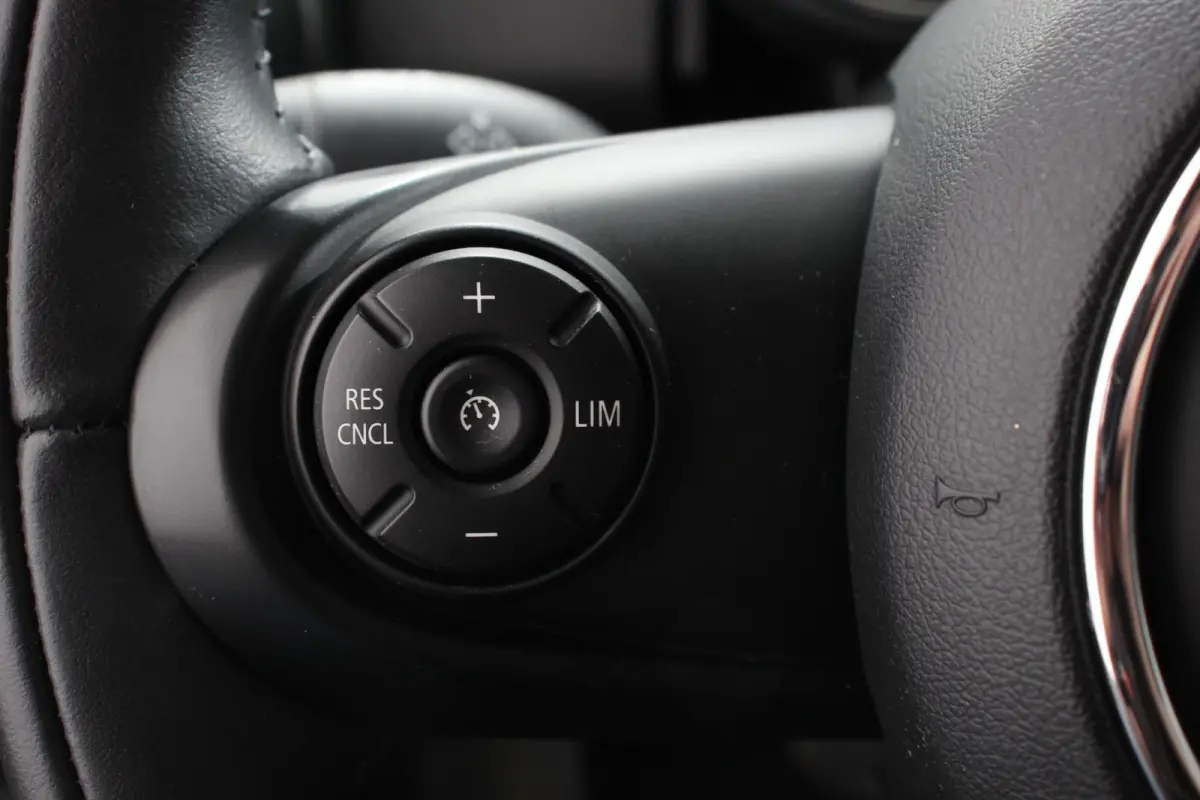 one 1.5 Automaat One Pepper Matrix Led koplampen Climate Control Parkeersensoren Cruise Control Adaptive Stoelverwarming Union Jack lampen Camera