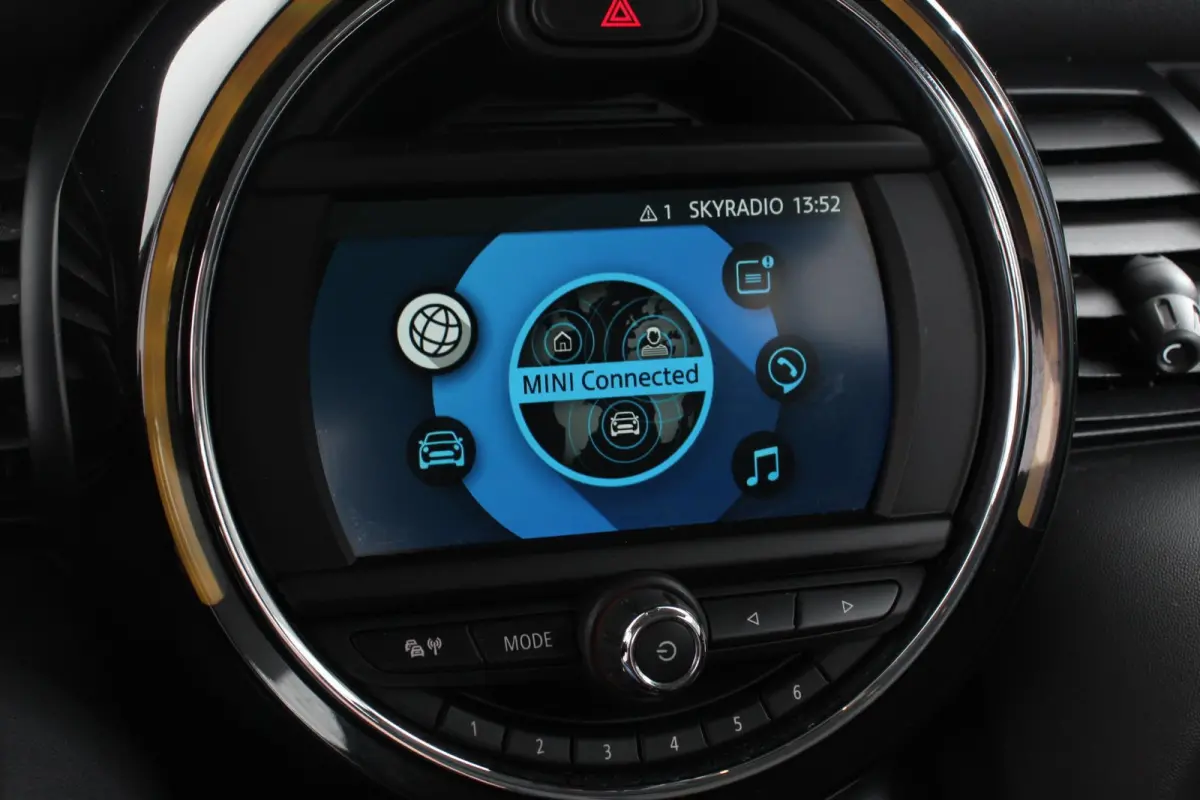 one 1.5 Automaat One Pepper Matrix Led koplampen Climate Control Parkeersensoren Cruise Control Adaptive Stoelverwarming Union Jack lampen Camera