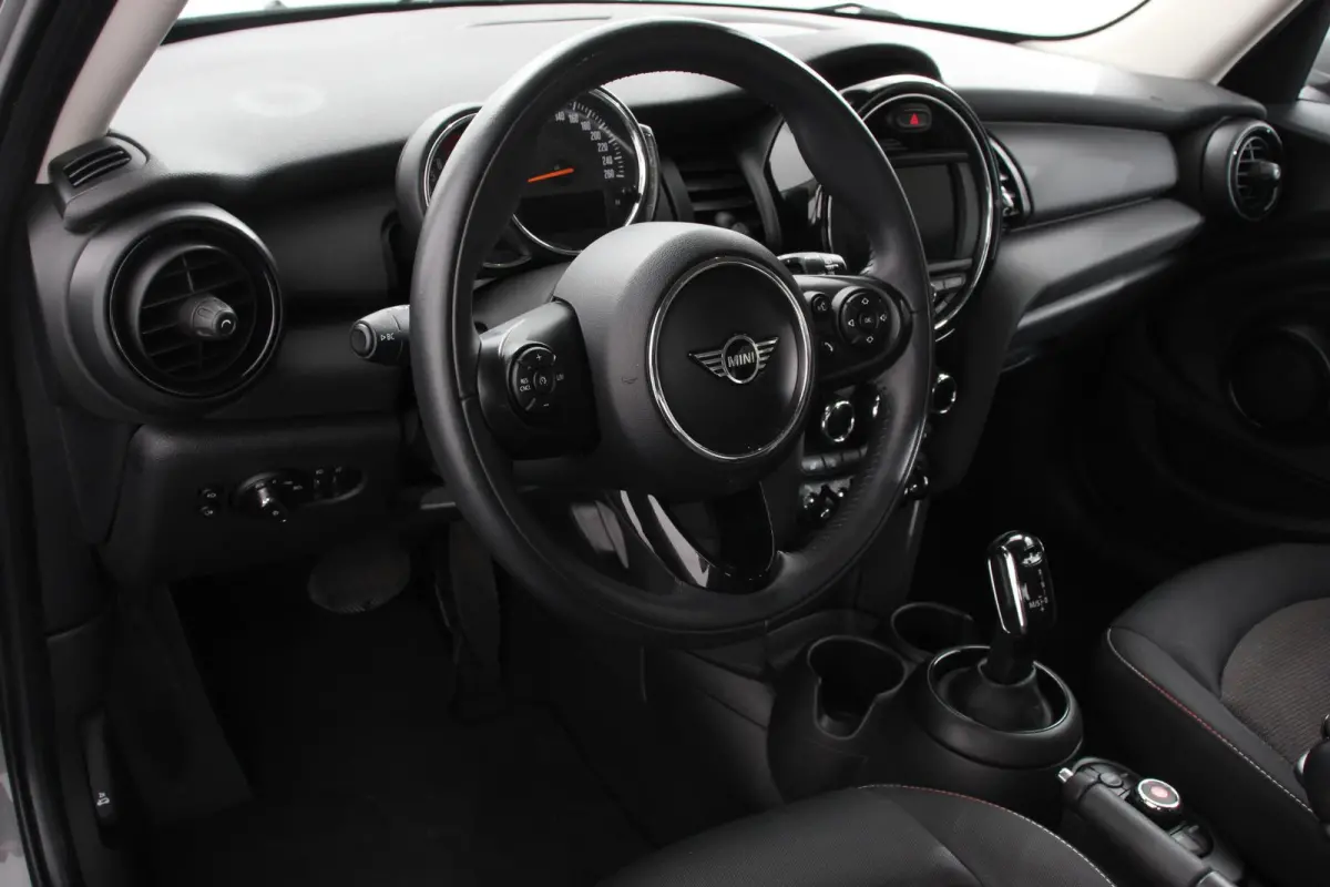one 1.5 Automaat One Pepper Matrix Led koplampen Climate Control Parkeersensoren Cruise Control Adaptive Stoelverwarming Union Jack lampen Camera
