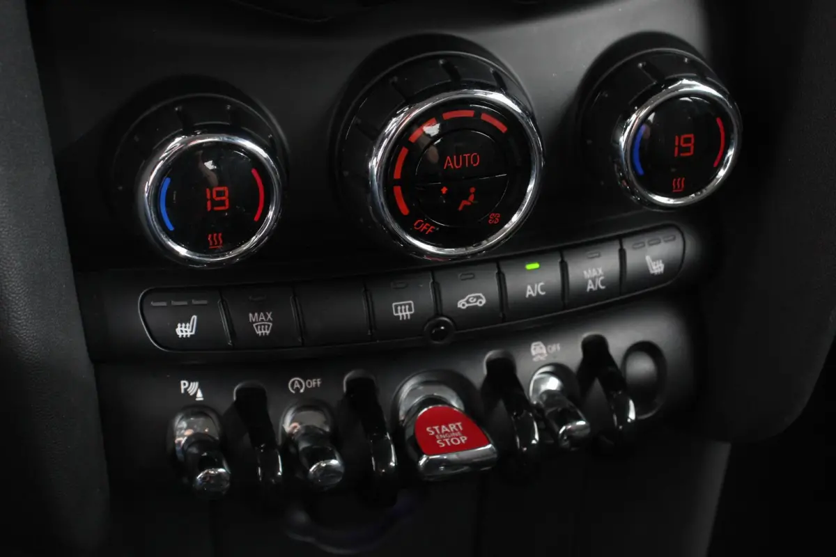 one 1.5 Automaat One Pepper Matrix Led koplampen Climate Control Parkeersensoren Cruise Control Adaptive Stoelverwarming Union Jack lampen Camera