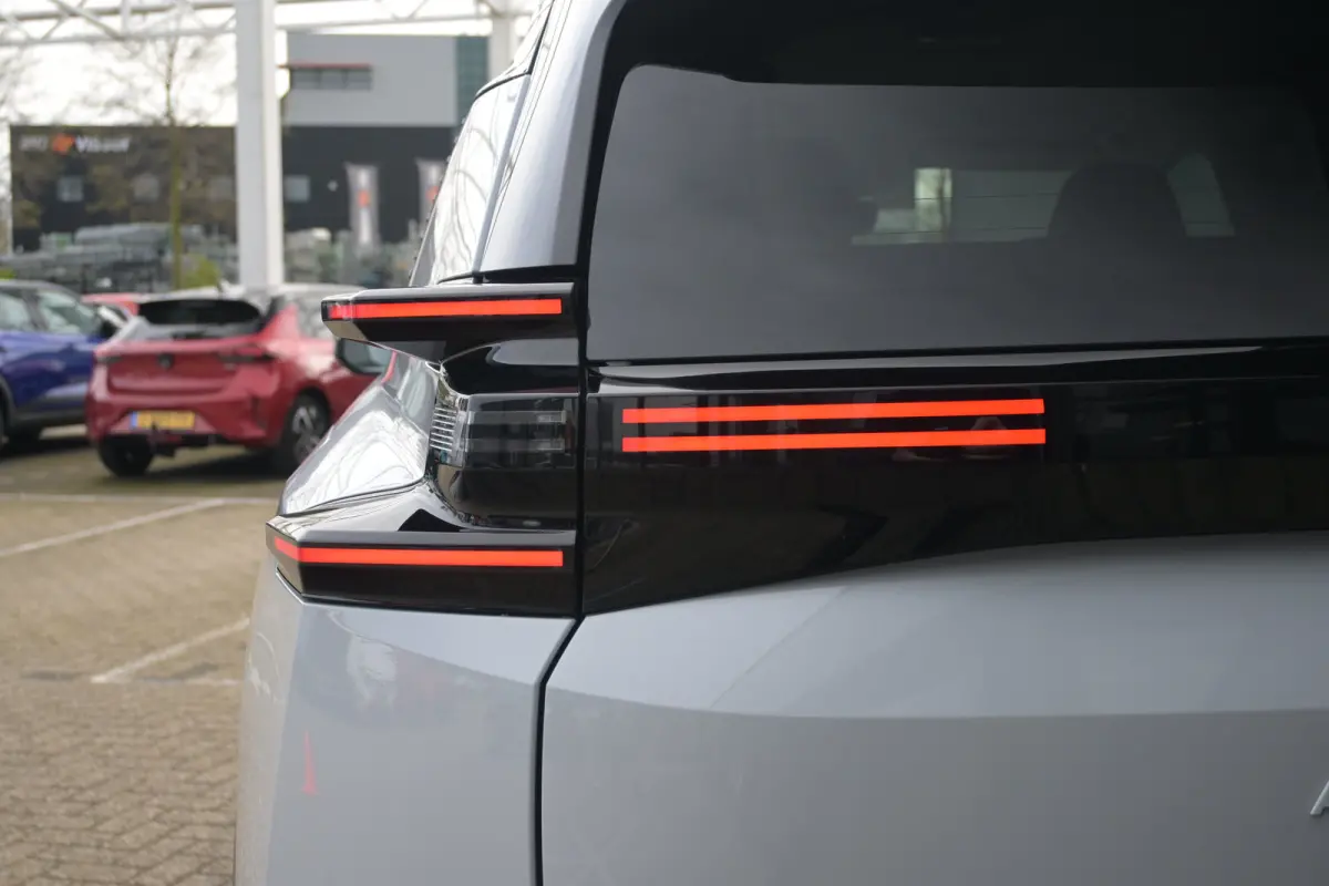 1.6 Plug-In Hybrid 195 Max | Vol-Leder | Massage | Elektr. Achterklep | Adaptive Cruise | LED-Matrix | Elektr. Stoelen | !!