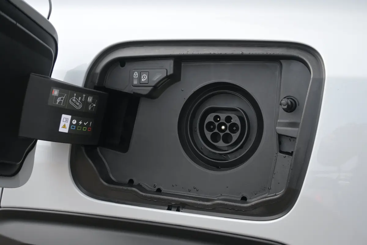 1.6 Plug-In Hybrid 195 Max | Vol-Leder | Massage | Elektr. Achterklep | Adaptive Cruise | LED-Matrix | Elektr. Stoelen | !!