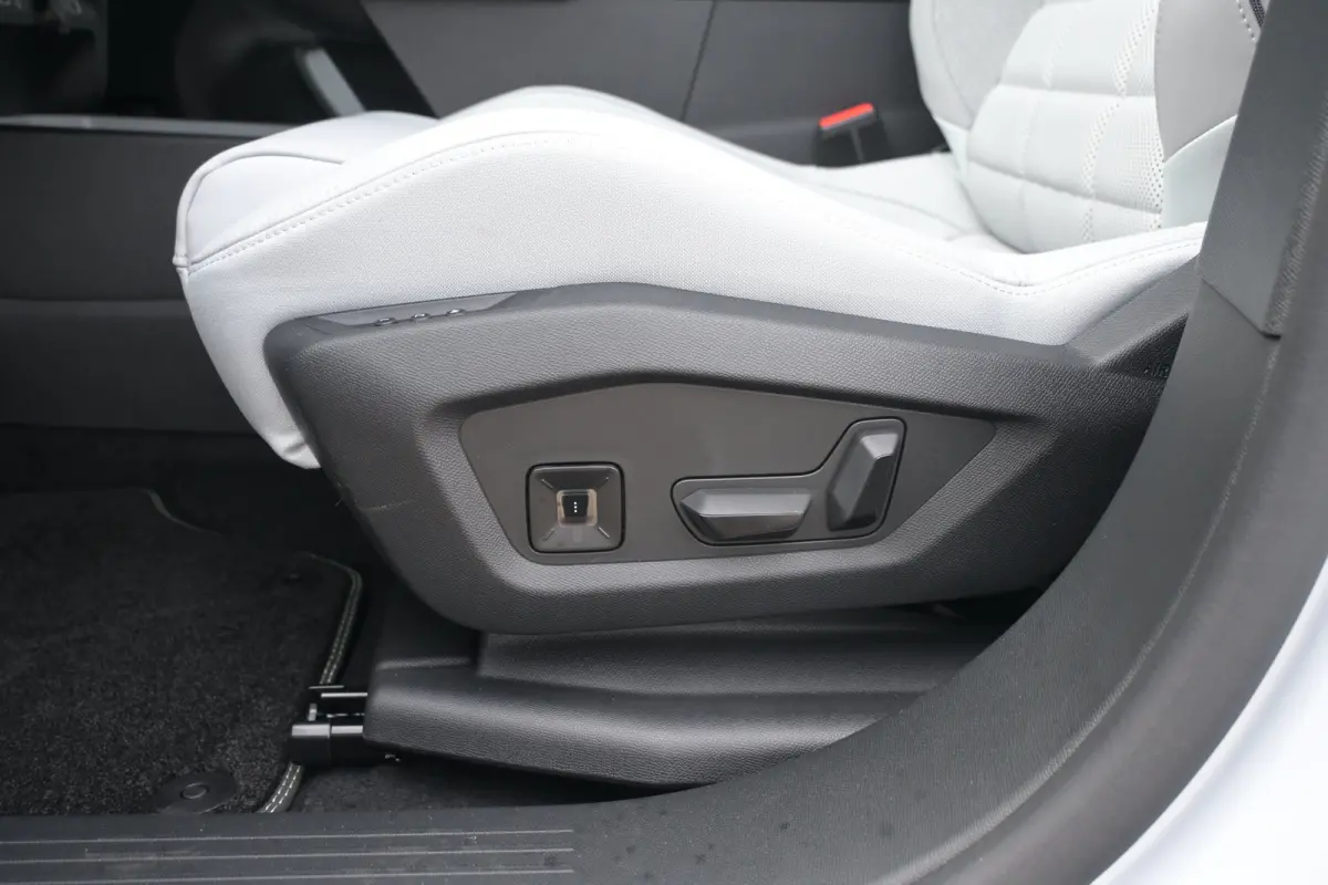 1.6 Plug-In Hybrid 195 Max | Vol-Leder | Massage | Elektr. Achterklep | Adaptive Cruise | LED-Matrix | Elektr. Stoelen | !!