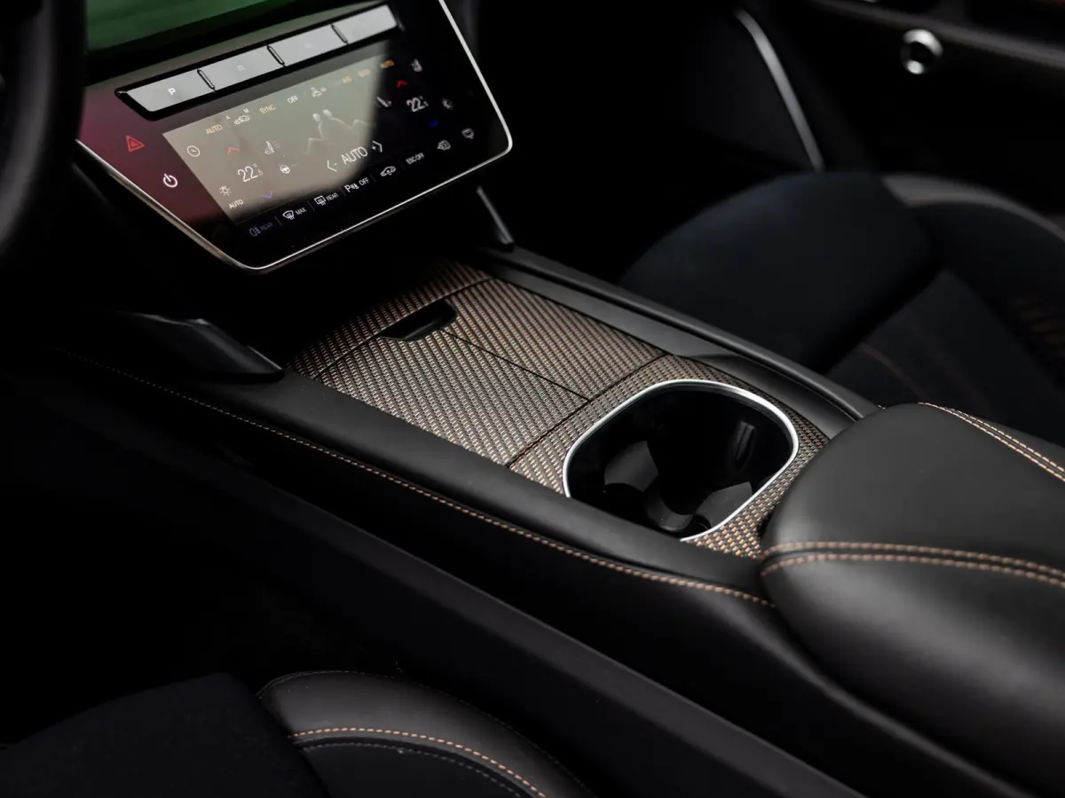 AWD Folgore 92.5 kWh | 760 PK | Stoel- en Stuurverwarming | 360° Camera | Luchtvering | Sonus Faber Audio |