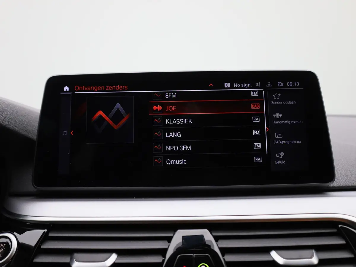 520i Business Edition Plus | Automaat | LMV | Navigatie | Stoel verwarming | Virtual cockpit | Leder |  Parkeer sensoren | Elec. achterklep | Virtual cockpit | Camera | Climate control | Cru