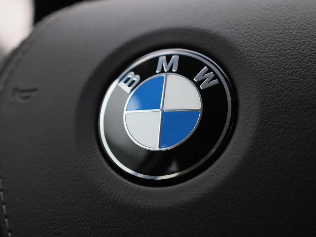 520i Business Edition Plus | Automaat | LMV | Navigatie | Stoel verwarming | Virtual cockpit | Leder |  Parkeer sensoren | Elec. achterklep | Virtual cockpit | Camera | Climate control | Cru