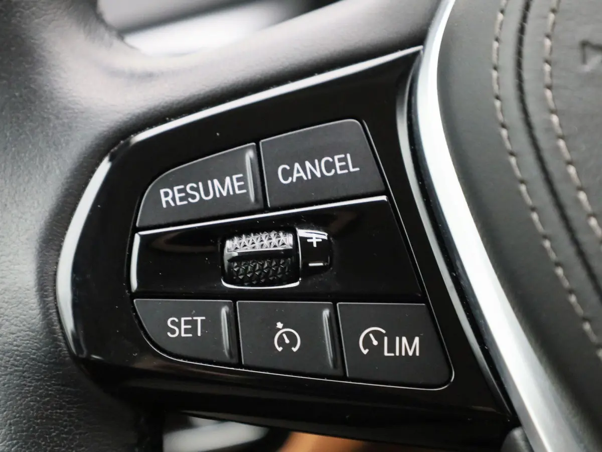 520i Business Edition Plus | Automaat | LMV | Navigatie | Stoel verwarming | Virtual cockpit | Leder |  Parkeer sensoren | Elec. achterklep | Virtual cockpit | Camera | Climate control | Cru