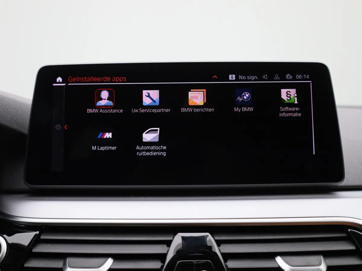 520i Business Edition Plus | Automaat | LMV | Navigatie | Stoel verwarming | Virtual cockpit | Leder |  Parkeer sensoren | Elec. achterklep | Virtual cockpit | Camera | Climate control | Cru