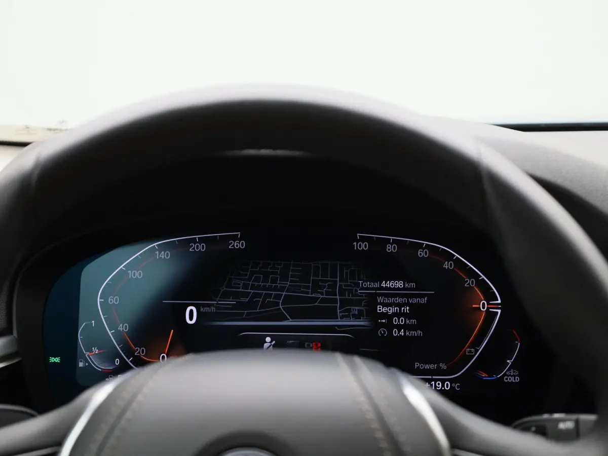 520i Business Edition Plus | Automaat | LMV | Navigatie | Stoel verwarming | Virtual cockpit | Leder |  Parkeer sensoren | Elec. achterklep | Virtual cockpit | Camera | Climate control | Cru
